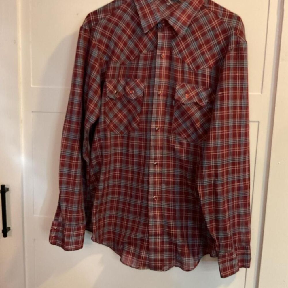 Vintage Levi's red plaid snap button up shirt #flannel #snaps